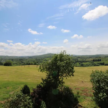 Holiday home Maison Renovee Au Coeur Du Cantal, Animaux Acceptes - Fr-1-742-469